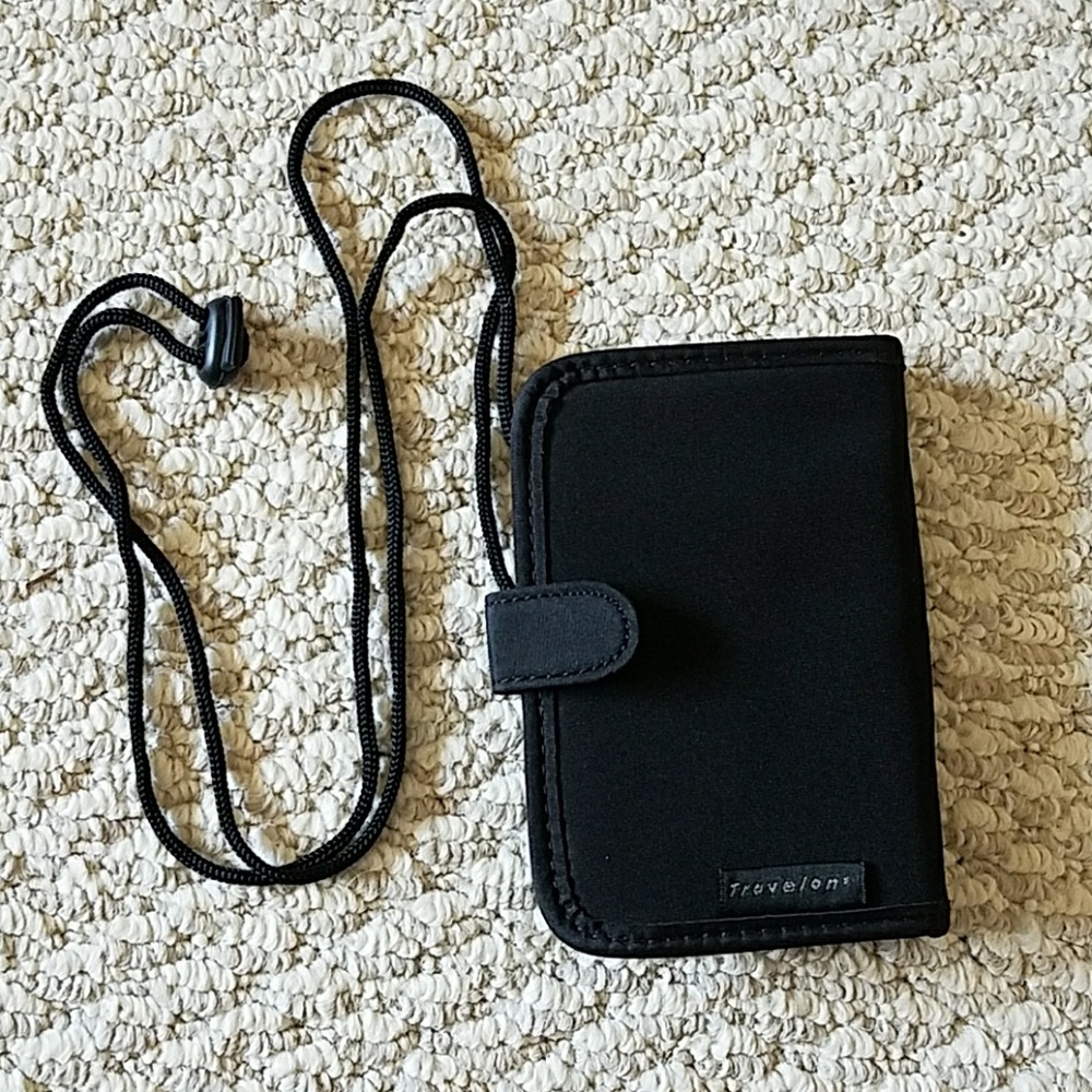 NWOT Travelon Passport/Docs Holder